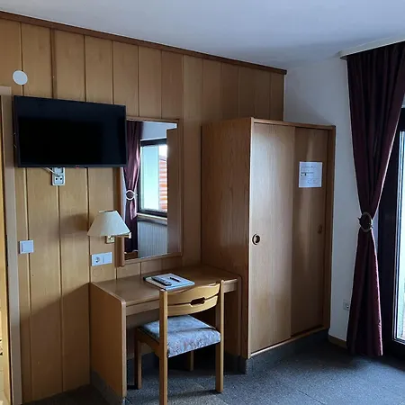 Wettlaufer - 3 Sterne S - Sky - 3*